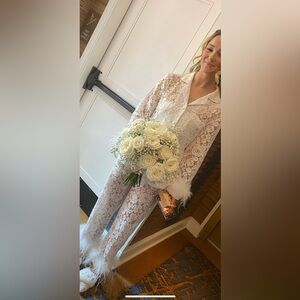 - BON VIVIANNLovelace